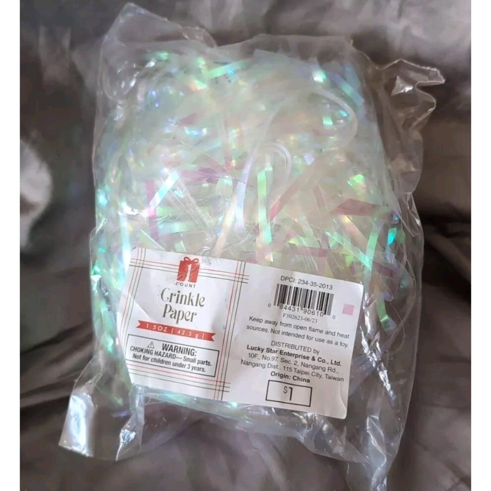 Crinkle Cut Paper Shred Filler for Gift Box  and Basket Filling 1.5 Ounce